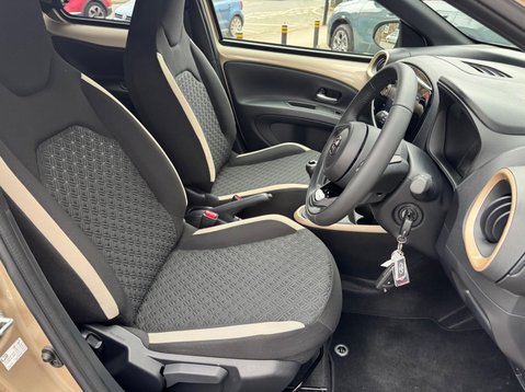 Toyota Aygo X VVT-I EDGE 23