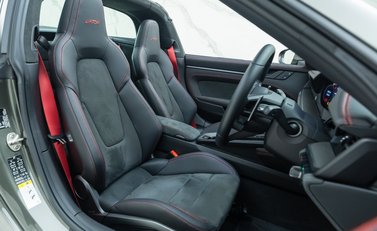 Porsche 911 Targa 4 GTS (992) 13