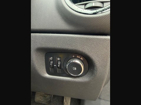 Vauxhall Corsa 1.4 16V Exclusiv Auto Euro 5 3dr (A/C) 17
