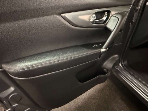 Nissan Qashqai 1.3 Qashqai Tekna DiG-T Semi-Auto 5dr 44