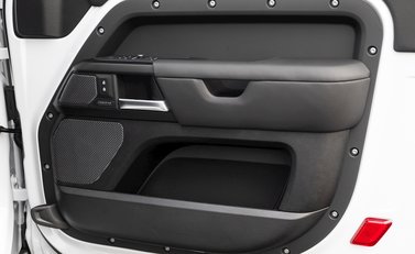 Land Rover Defender 90 V8 22