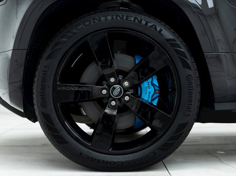 Land Rover Defender 90 V8 Bond Edition 