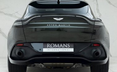 Aston Martin DBX 5