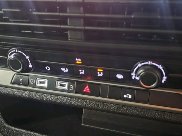 Vauxhall Vivaro VIVARO XL DIESEL 2.0 Turbo D 145 Prime H1 Van 21