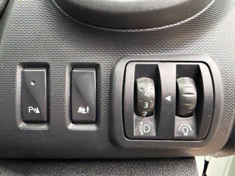 Renault Trafic 2.0 dCi ENERGY 30 Business Panel Van 5dr Diesel Manual LWB High Roof Euro 6 31
