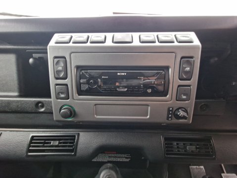 Land Rover Defender 110 TD5 XS STATION WAGON 23