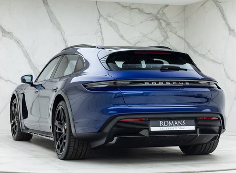 Porsche Taycan Turbo S Cross Turismo 3