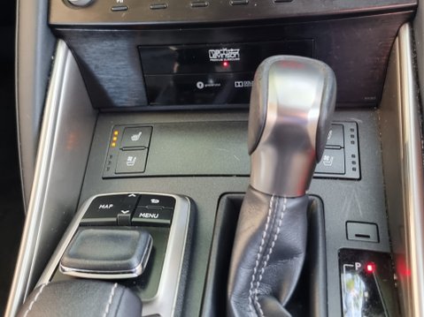 Lexus Is 300H PREMIER 44
