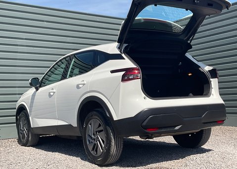 Nissan Qashqai DIG-T ACENTA PREMIUM DCT MHEV 17