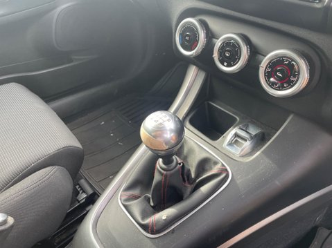 Alfa Romeo Giulietta 1.4 TB Collezione Euro 5 (s/s) 5dr 28