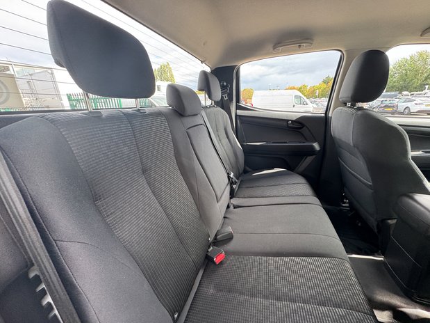 Isuzu D-Max Utility | 1.9 LT | Double Cab | Tow Bar | Air Con | EURO 6 | NO VAT 15