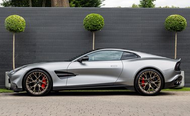 Aston Martin Vanquish V12 3