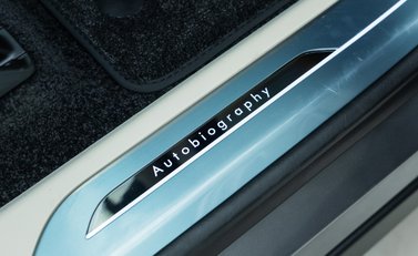 Land Rover Range Rover P550e Autobiography 26