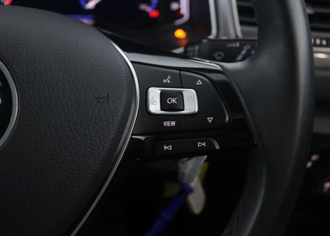 Volkswagen T-Roc 1.5 T-Roc SEL TSi Evo Semi-Auto 5dr 35