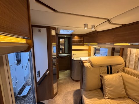 Burstner Ixeo IT 680 G 15