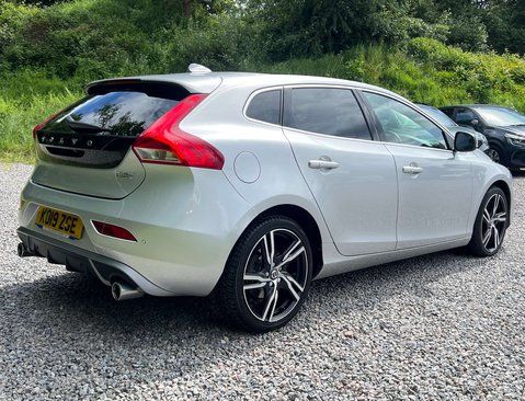 Volvo V40 2.0 V40 R-Design Edition D2 Auto 5dr 5