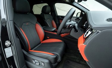 Bentley Bentayga V8 S 10