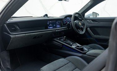 Porsche 911 Carrera GTS (992.2) 18