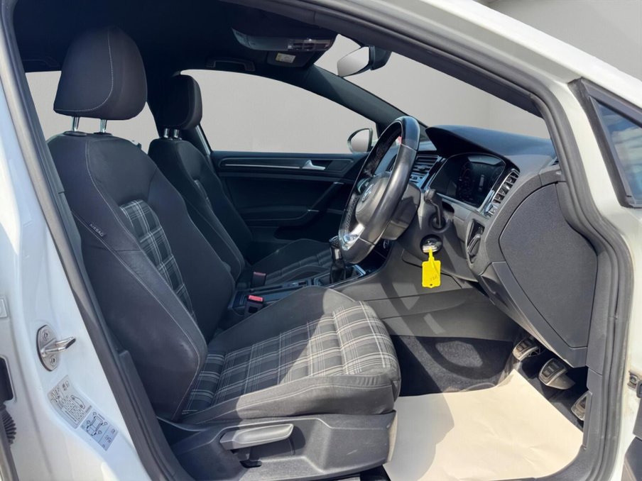 2018 Volkswagen Golf — image 12