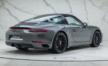 Porsche 911 Targa 4 GTS (991.2) 15