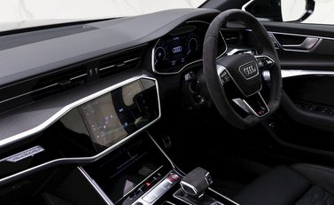 Audi RS6 Avant Carbon Black 16