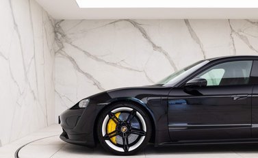 Porsche Taycan TURBO S 93KWH 33