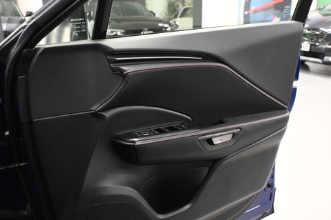 Lexus LBX 1.5 LBX Premium + CVT 5dr 37