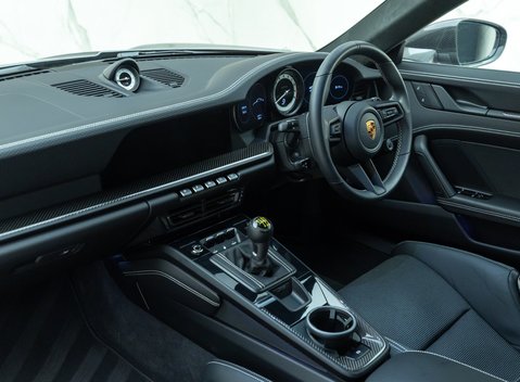 Porsche 911 GT3 TOURING (992) 17