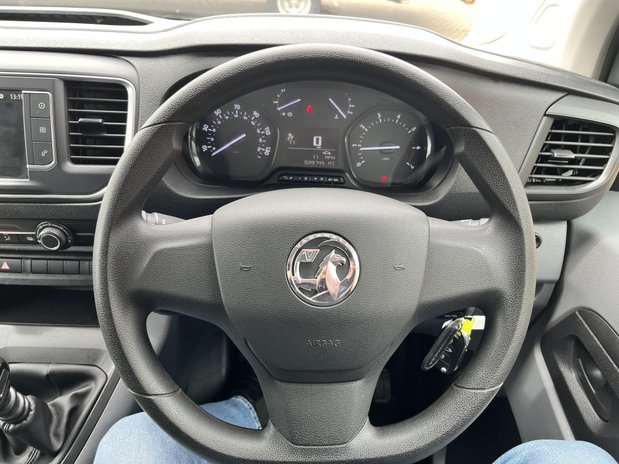 Vauxhall Vivaro VIVARO L2 DIESEL 2900 1.5d 100PS Dynamic H1 Van 13