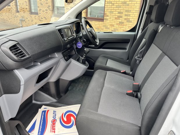 Vauxhall Vivaro VIVARO L2 DIESEL 2900 1.5d 100PS Dynamic H1 Van 15