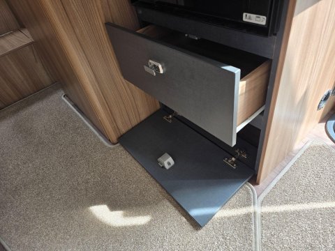 Swift Escape 684 Motor Home 37