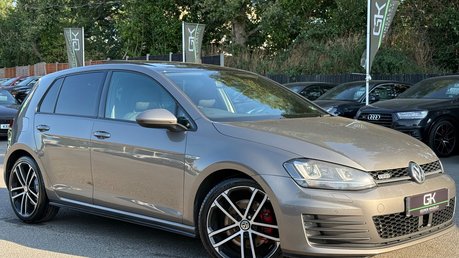Volkswagen Golf GTD - PANORAMIC ROOF - ACC - SPORT AND SOUND PACK - CARPLAY 