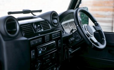 Land Rover Defender 110 XS Classic Series I 16