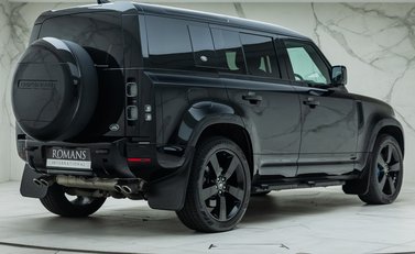 Land Rover Defender 110 V8 Bond Edition 6