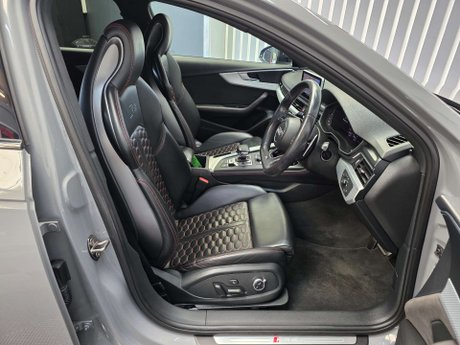 Audi RS4 2.9 TFSI V6 Estate 5dr Petrol Tiptronic quattro Euro 6 (s/s) (450 ps) 35