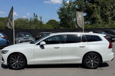 Volvo V60 RECHARGE T6 INSCRIPTION AWD - FULL MAIN DEALER SERVICE - HUGE SPEC 9