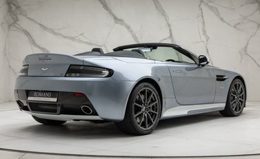 Aston Martin V12 Vantage S ROADSTER 9