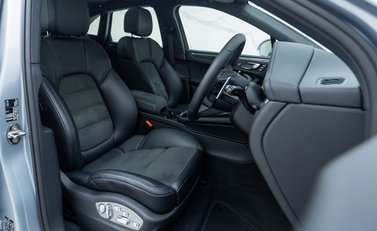 Porsche Macan GTS 14