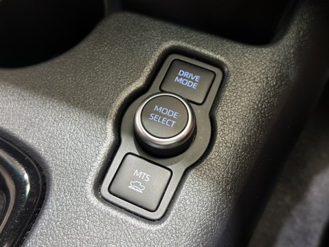 Toyota Hilux INVINCIBLE X 4WD 48V MHEV AUTO 69