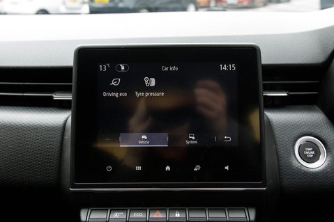 Renault Clio ICONIC TCE 28