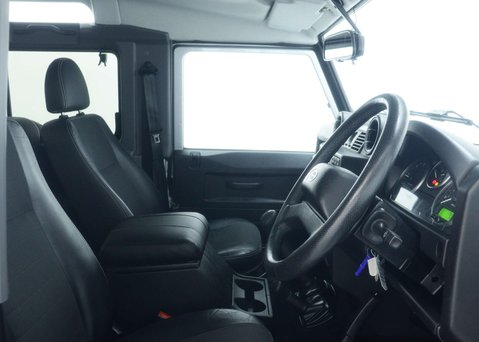 Land Rover Defender 2.4 TDCi XS Station Wagon 3dr Diesel Manual 4WD SWB Euro 4 (122 bhp) 37