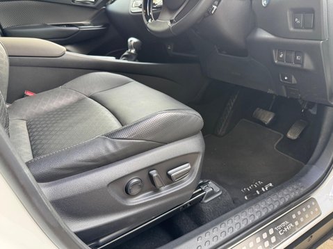 Toyota C-HR EXCEL 16