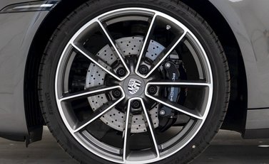 Porsche 911 Carrera S (992) 8