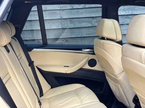 BMW X5 M 4.4i V8 Steptronic xDrive Euro 5 5dr 27