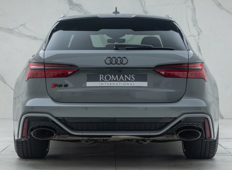 Audi RS6 AVANT PERFORMANCE 8