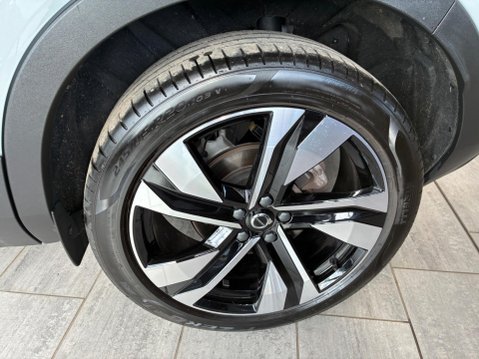 Volvo XC40 2.0 B4 MHEV Ultra Bright DCT Auto Euro 6 (s/s) 5dr 8