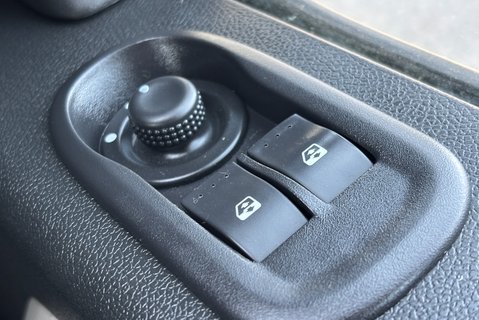 Vauxhall Movano F3500 L3 H1 125 ps Cdti Crew Cab Dropside with Tail Lift - Air Con 32