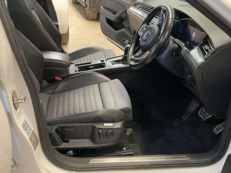 Volkswagen Passat 2.0 Passat R-Line TDI BlueMotion Technology Semi-Auto 4dr 4