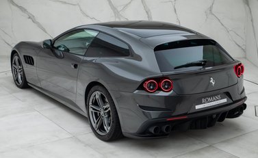 Ferrari GTC4 Lusso V12 9