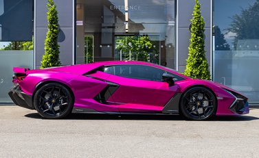 Lamborghini Revuelto 3